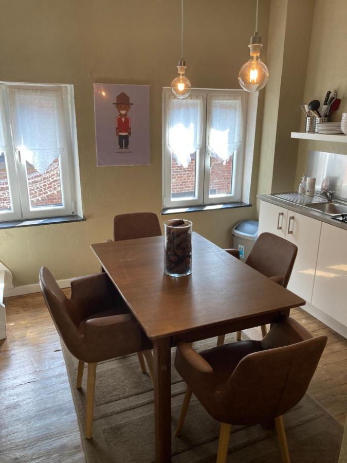 Studio Et Appartement La Tete En L'Air Дюрби Екстериор снимка