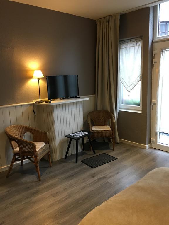 Studio Et Appartement La Tete En L'Air Дюрби Екстериор снимка