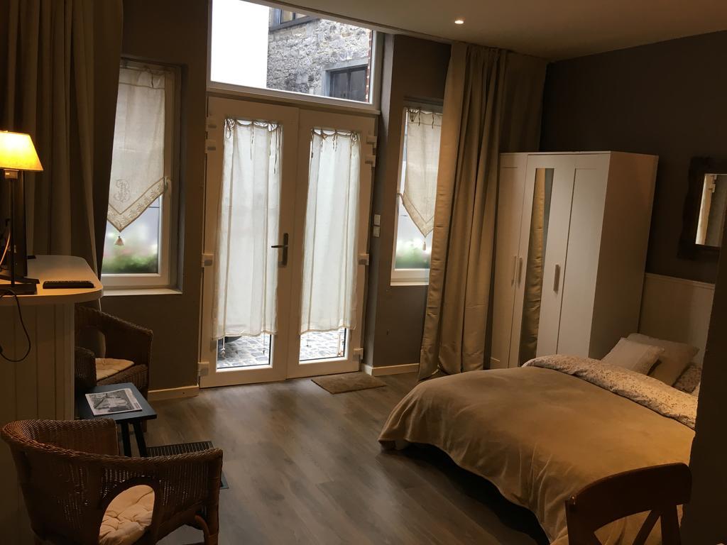 Studio Et Appartement La Tete En L'Air Дюрби Екстериор снимка