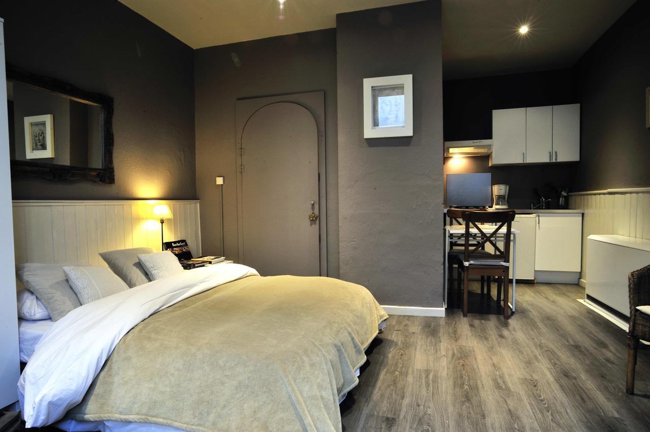 Studio Et Appartement La Tete En L'Air Дюрби Екстериор снимка